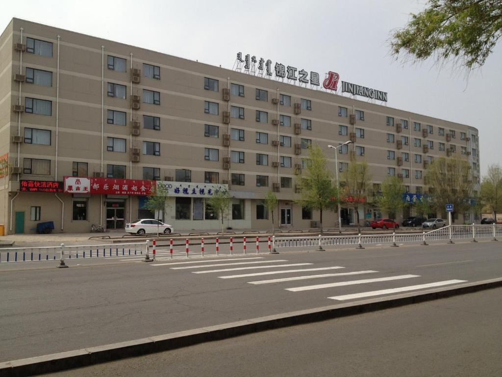 a large building on the side of a street at Jinjiang Inn Ordos East Avenue in Hohhot