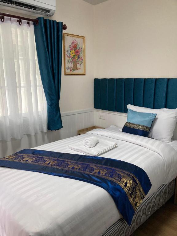 Voodi või voodid majutusasutuse วิวธารารีสอร์ท (ViewThara Resort) toas
