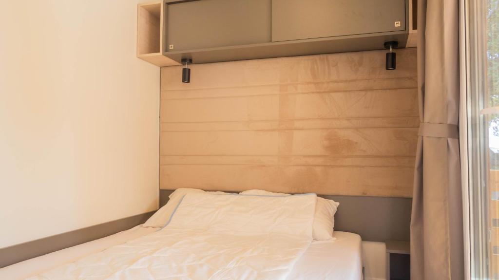 Postel nebo postele na pokoji v ubytování Val Lodge Šimuni