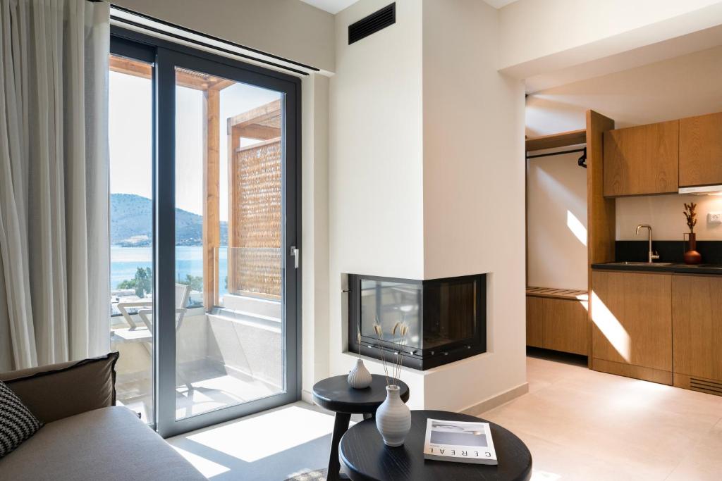 Elivia Boutique Suites - Deluxe Suite With Sea View