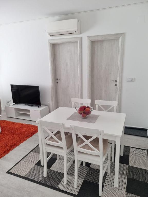 TV a/nebo společenská místnost v ubytování Apartmani Arilje