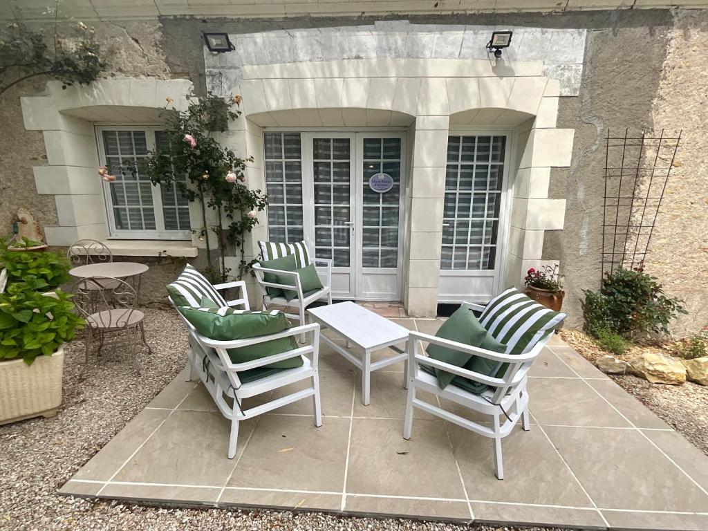 Sans Souci Bed and Breakfast Luxe Heated Pool and Restaurant - 19