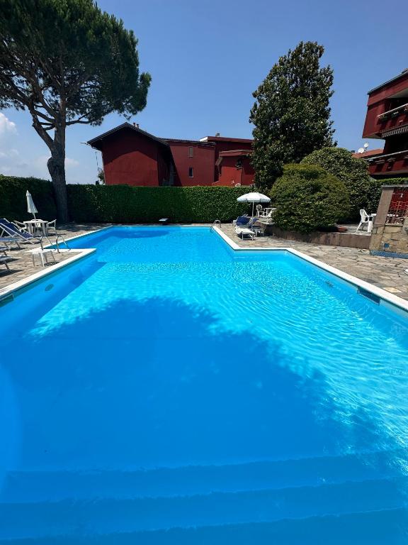 Apartment with swimming pool