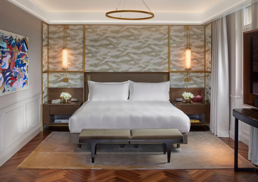 Postel nebo postele na pokoji v ubytování Mandarin Oriental Savoy, Zurich