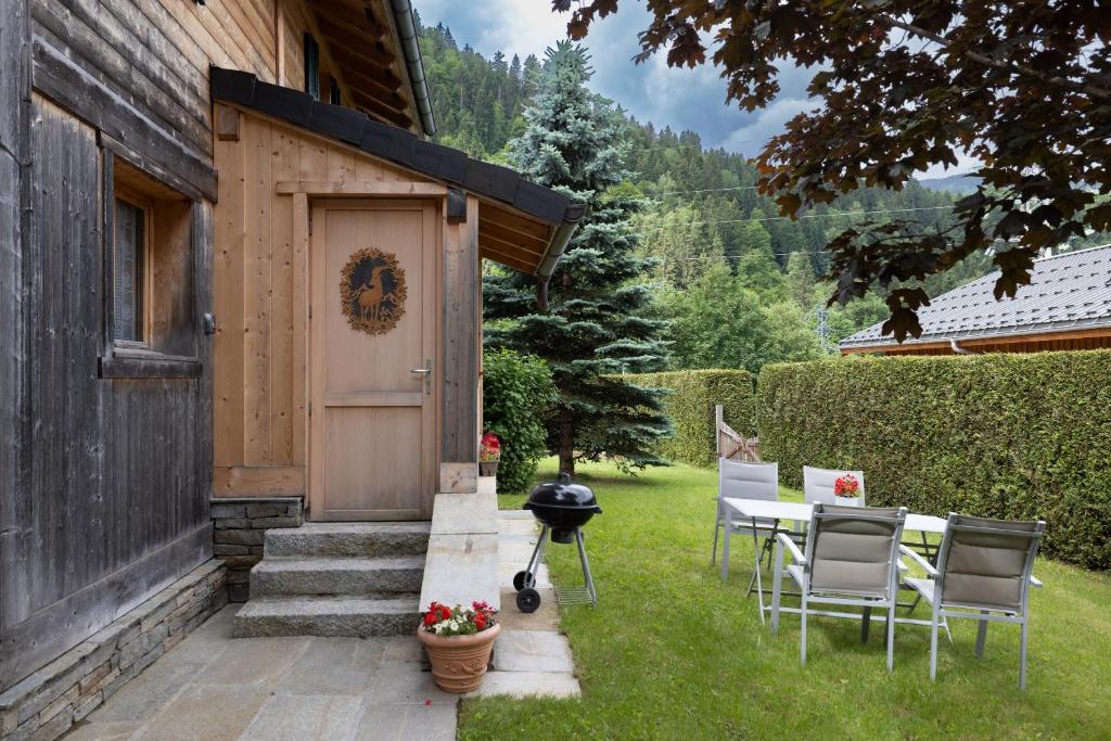 Κήπος έξω από το Le vieux chalet