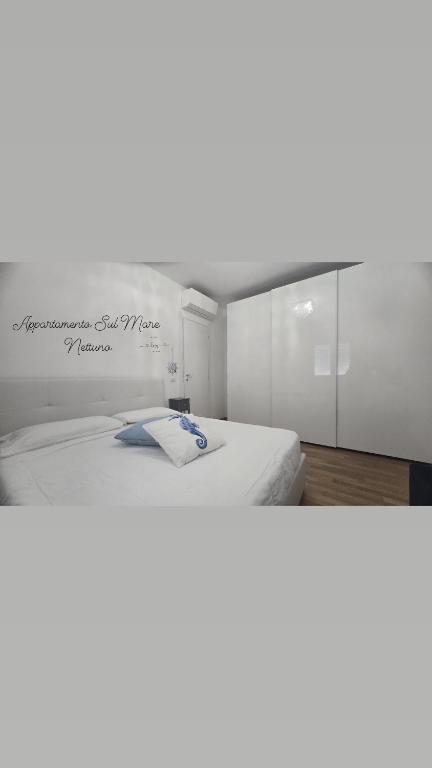 Posteľ alebo postele v izbe v ubytovaní Appartamento sul mare Nettuno