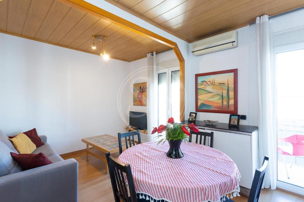 Chic Apartment in Plaza España near Sants Montjuïc