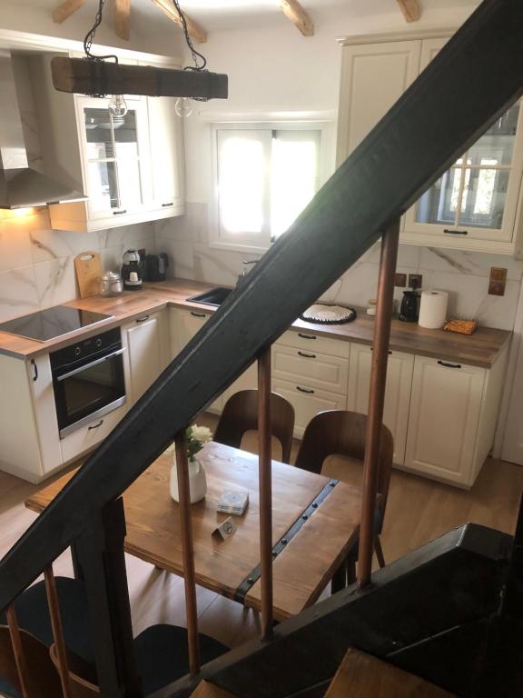 Kuchyň nebo kuchyňský kout v ubytování Emmeleia's