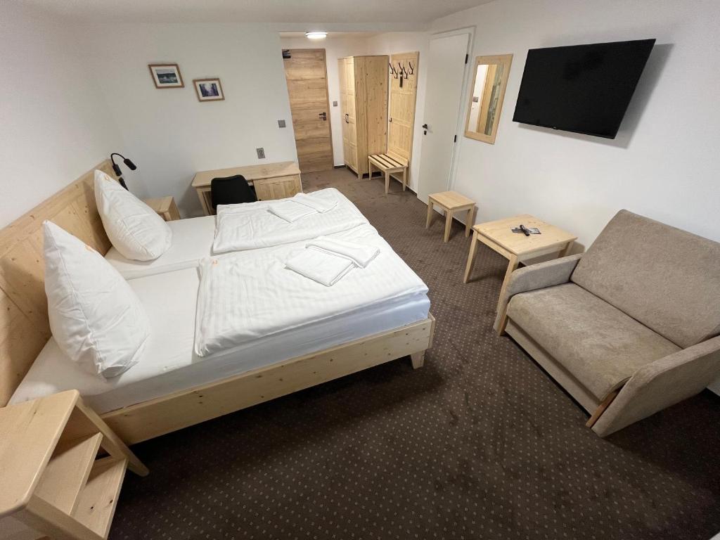 Łóżko lub łóżka w pokoju w obiekcie Hotel Rankl