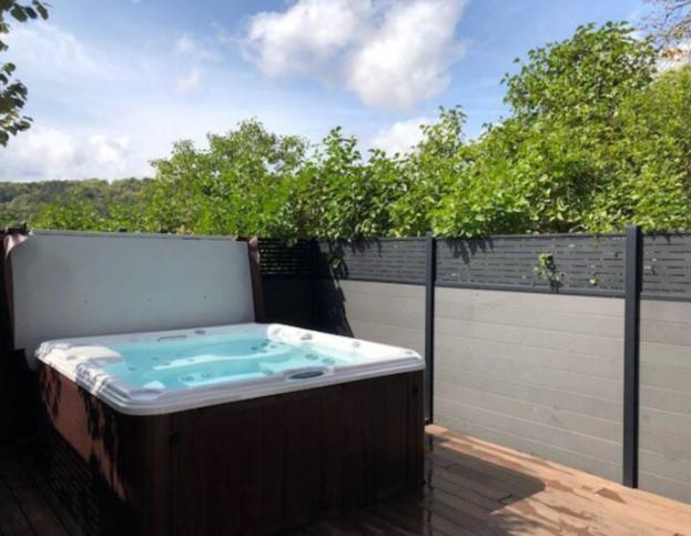 Fotografie z fotogalerie ubytování Chambre avec accès jacuzzi v destinaci Plombières-lès-Dijon