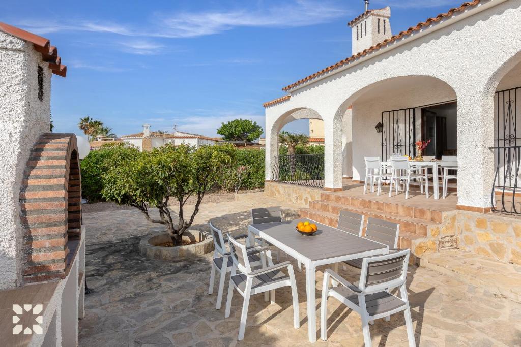 A balcony or terrace at Villa Feliz Imelda by Abahana Villas