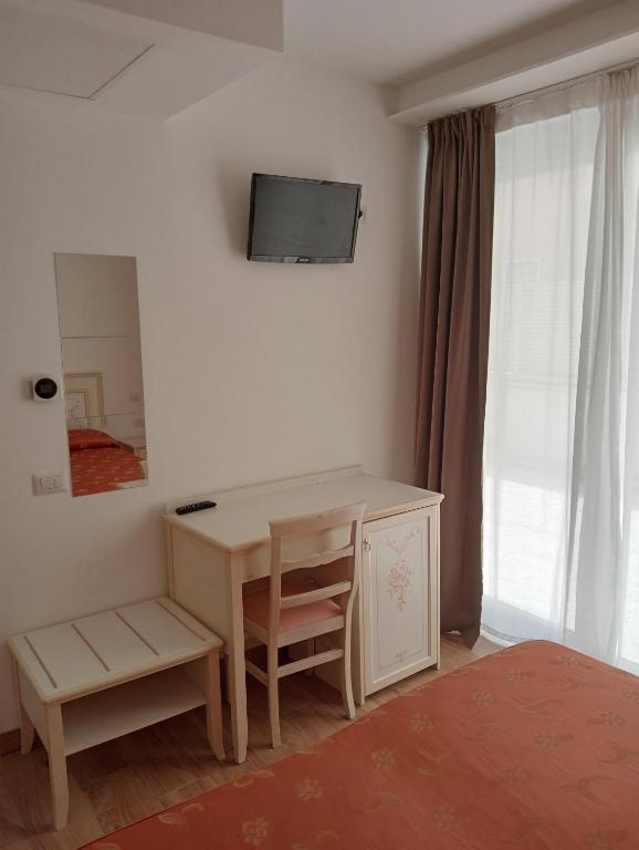 TV a/nebo společenská místnost v ubytování Hotel Flora