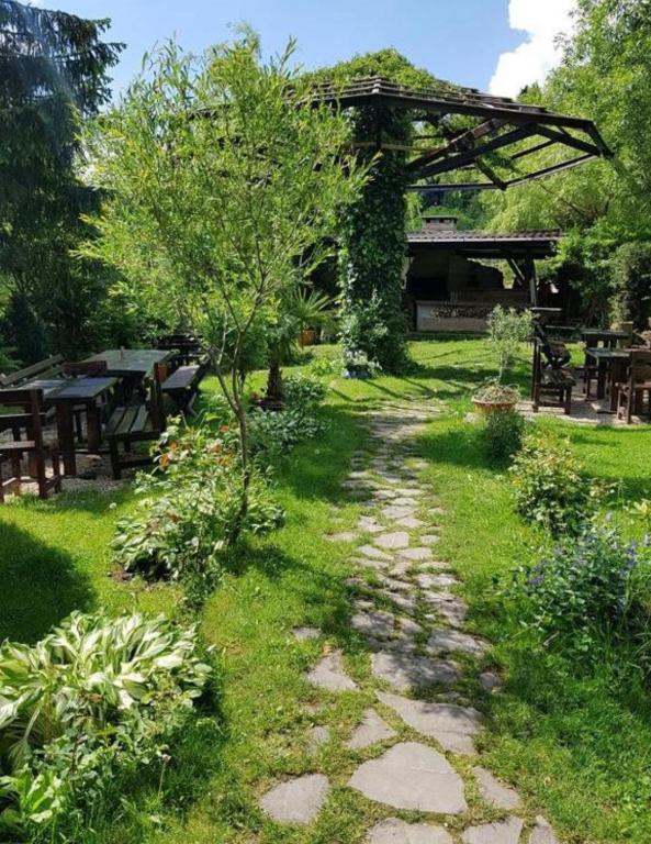 Zahrada ubytování Aigi Rooms Vila