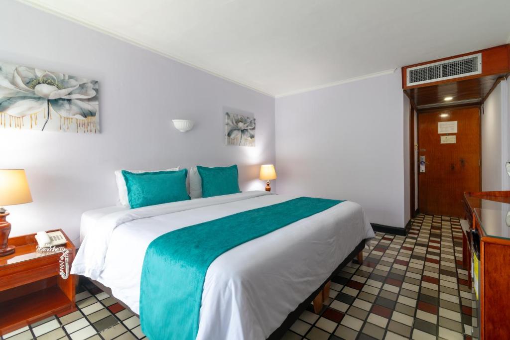 Postel nebo postele na pokoji v ubytování Hotel Bahia Cartagena