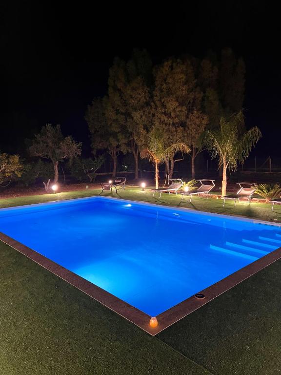 Bazén v ubytovaní Exclusive Loft con piscina Dal Picciotto alebo v jeho blízkosti