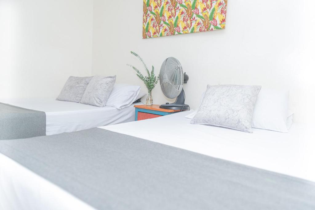 Postel nebo postele na pokoji v ubytování Hotel Conquistadores