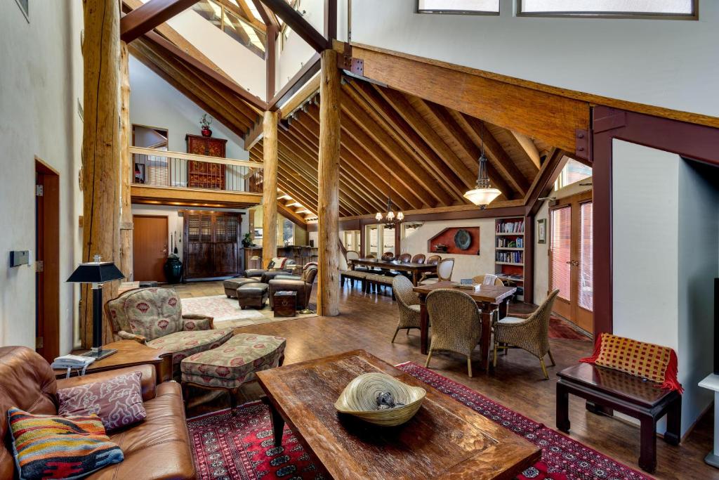 Et opholdsområde på Downtown Penthouse