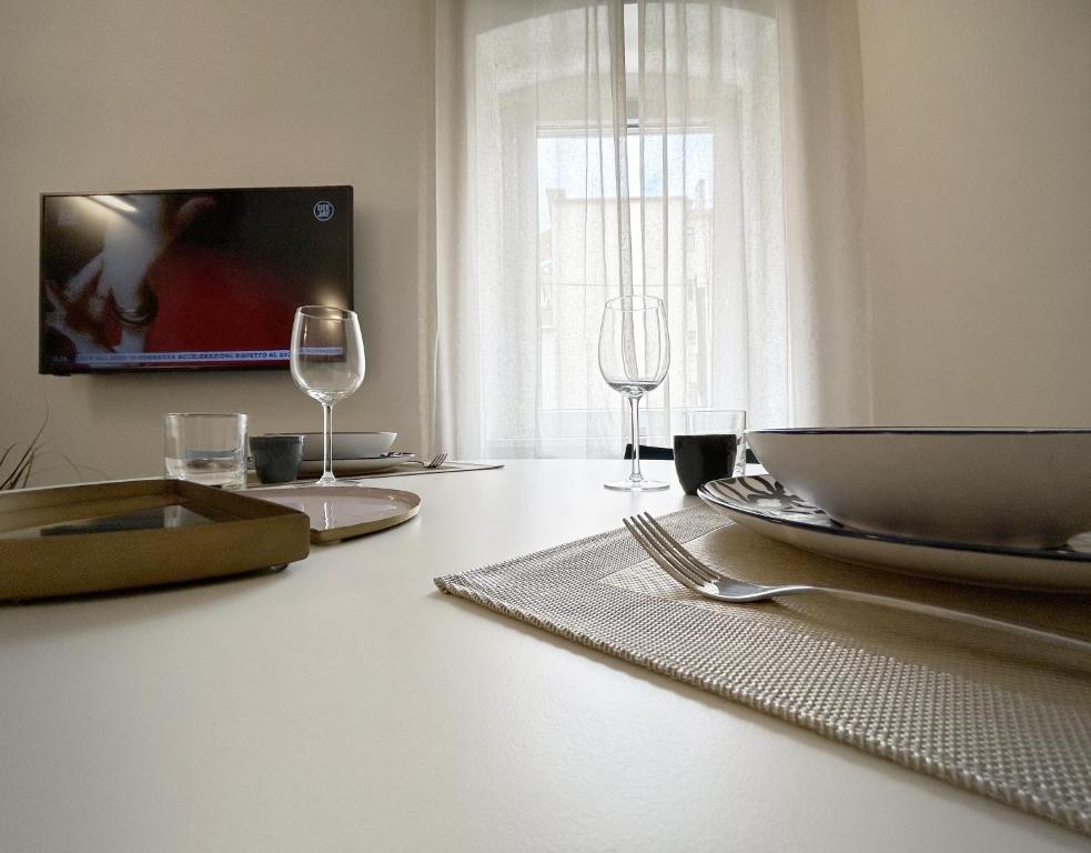 A television and/or entertainment centre at L’isola di Bar