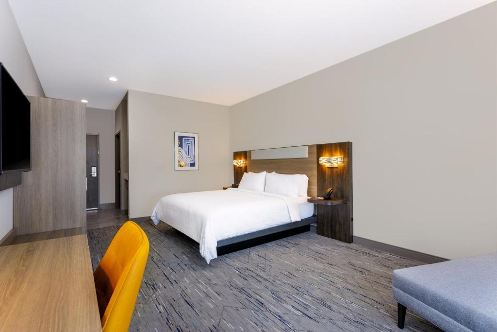 Holiday Inn Express & Suites Tampa Stadium - Airport Area by IHG photo