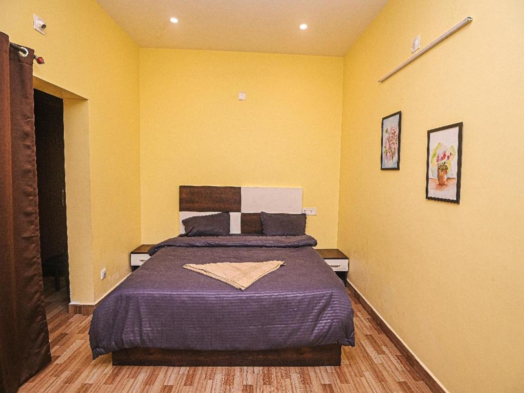 Postel nebo postele na pokoji v ubytování Jeru Homes