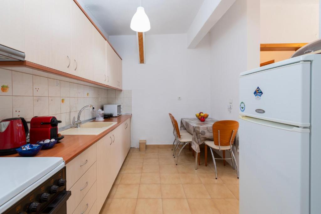 Kuchyňa alebo kuchynka v ubytovaní Silvia's Haus