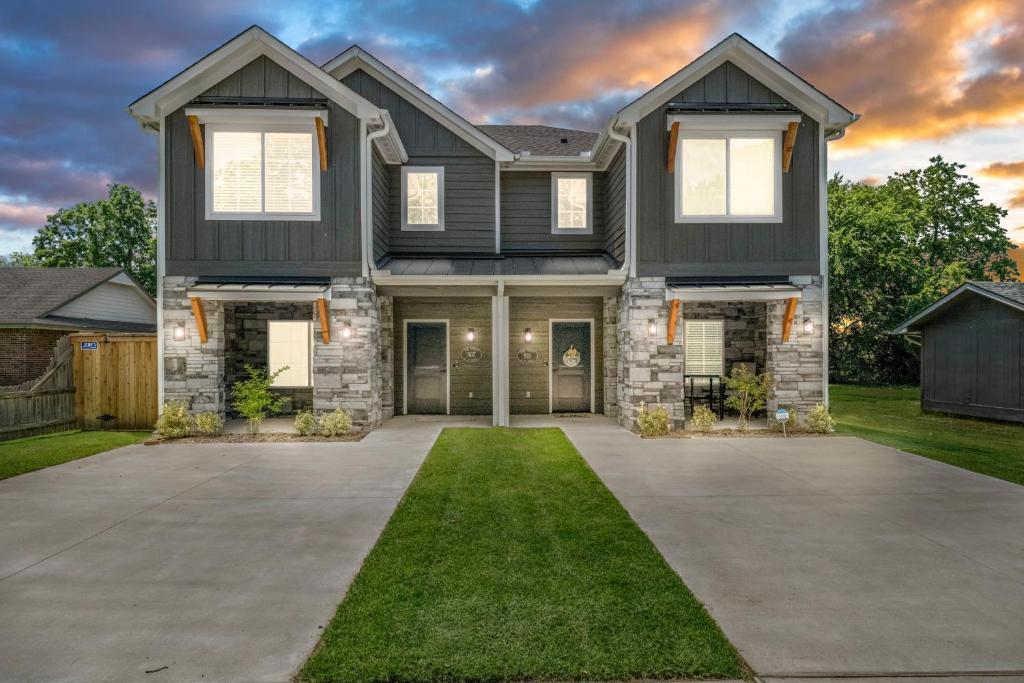 The Rose Retreat Walk to the Broken Arrow Rose District, Broken Arrow