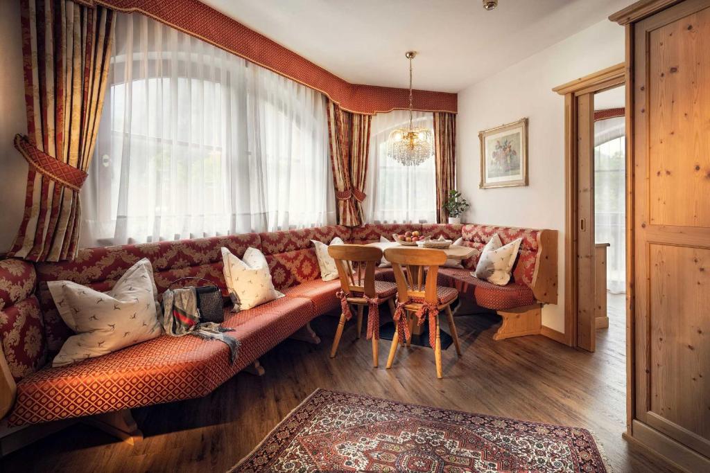 Posezení v ubytování Hotel Alte Mühle 4 Stelle