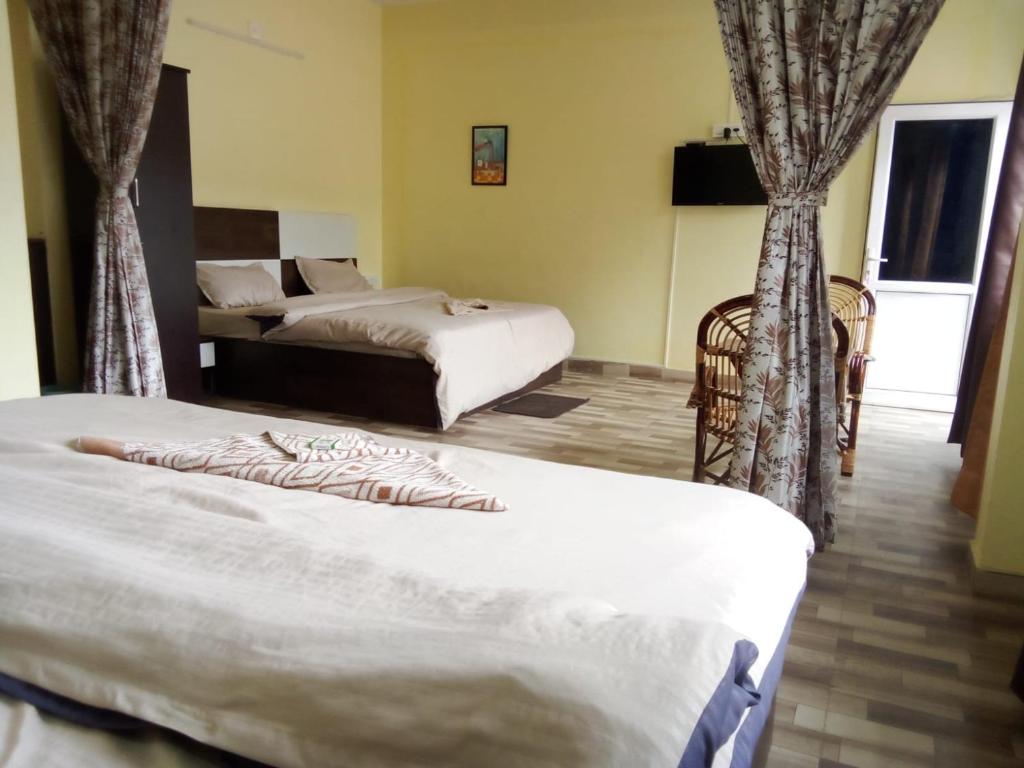 Postel nebo postele na pokoji v ubytování Jeru Homes