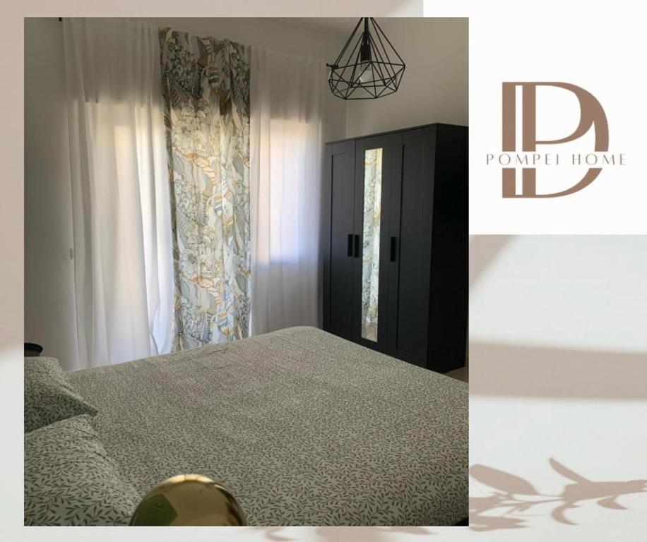 una camera con letto e armadio nero di DP Pompei Home a Pompei