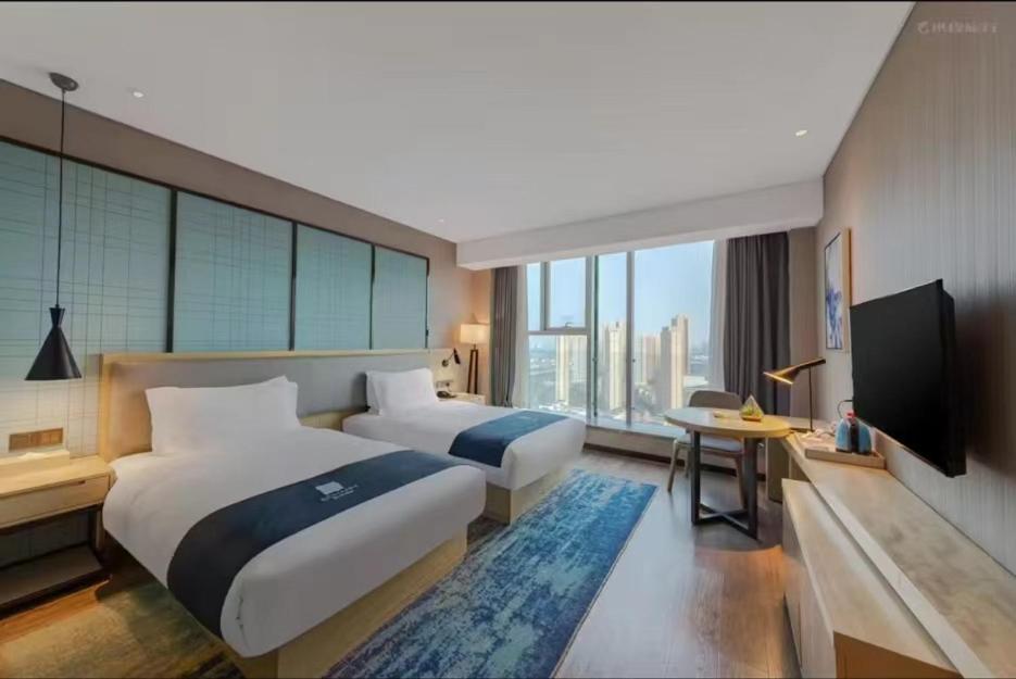 TV a/nebo společenská místnost v ubytování Echarm Hotel Wuhan Hanyang Wangjiawan Sixin Avenue Metro Station