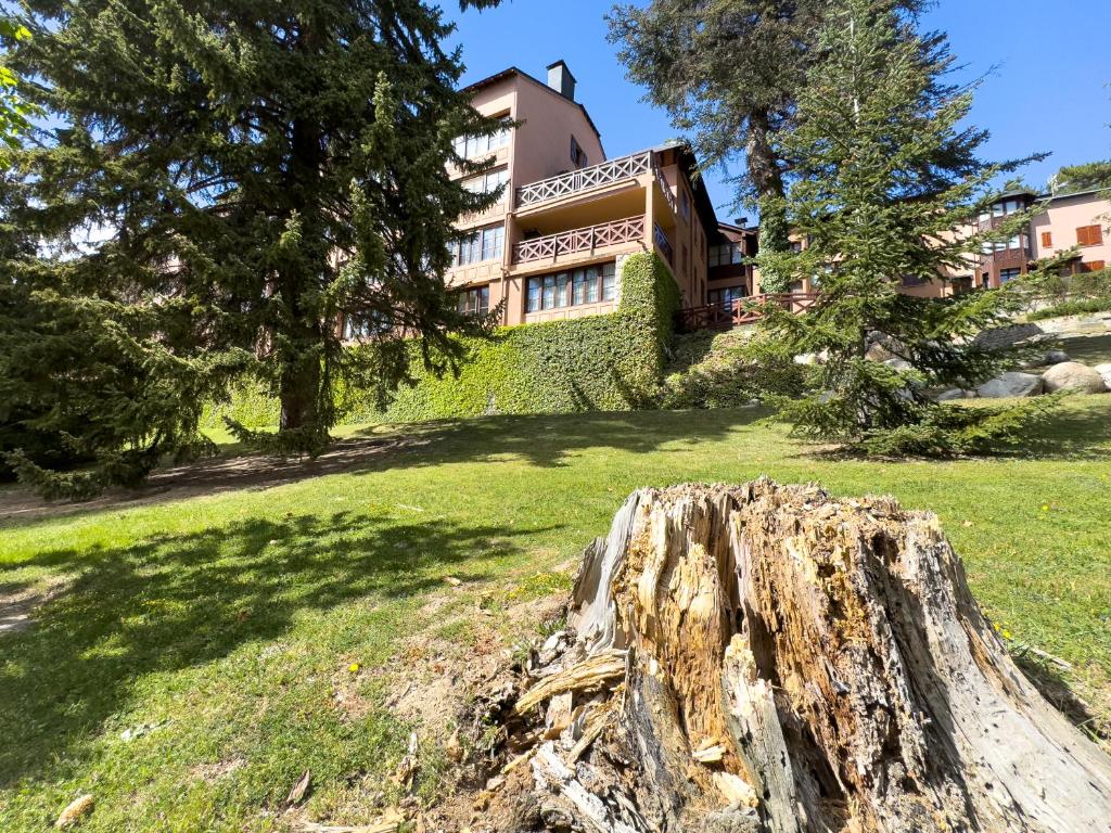 Vonkajšia záhrada v ubytovaní Apartamento ideal para parejas en Enveitg