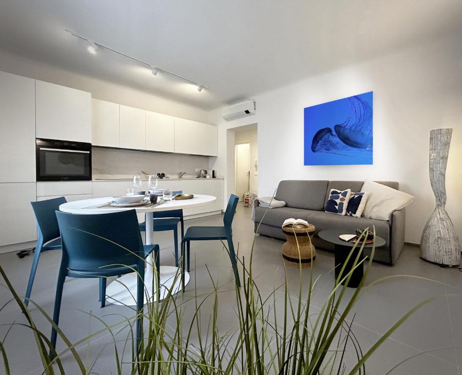 A kitchen or kitchenette at L’isola di Bar