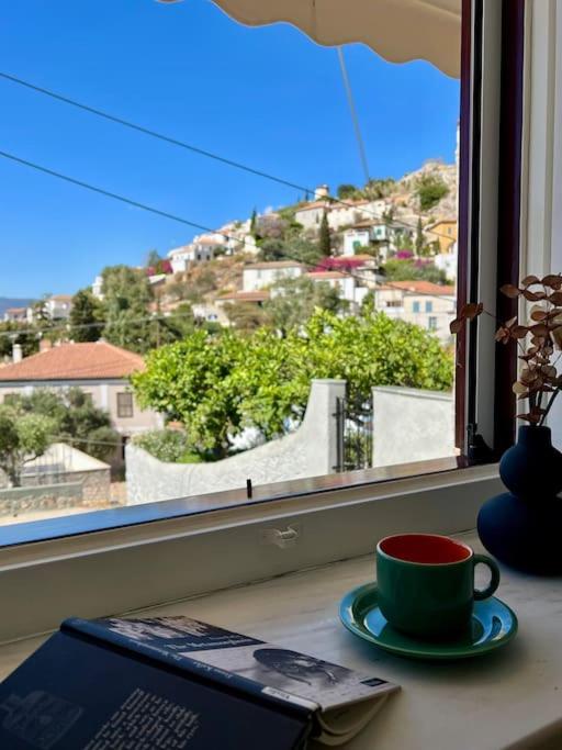 Balkón nebo terasa v ubytování Hydra Serene Escape
