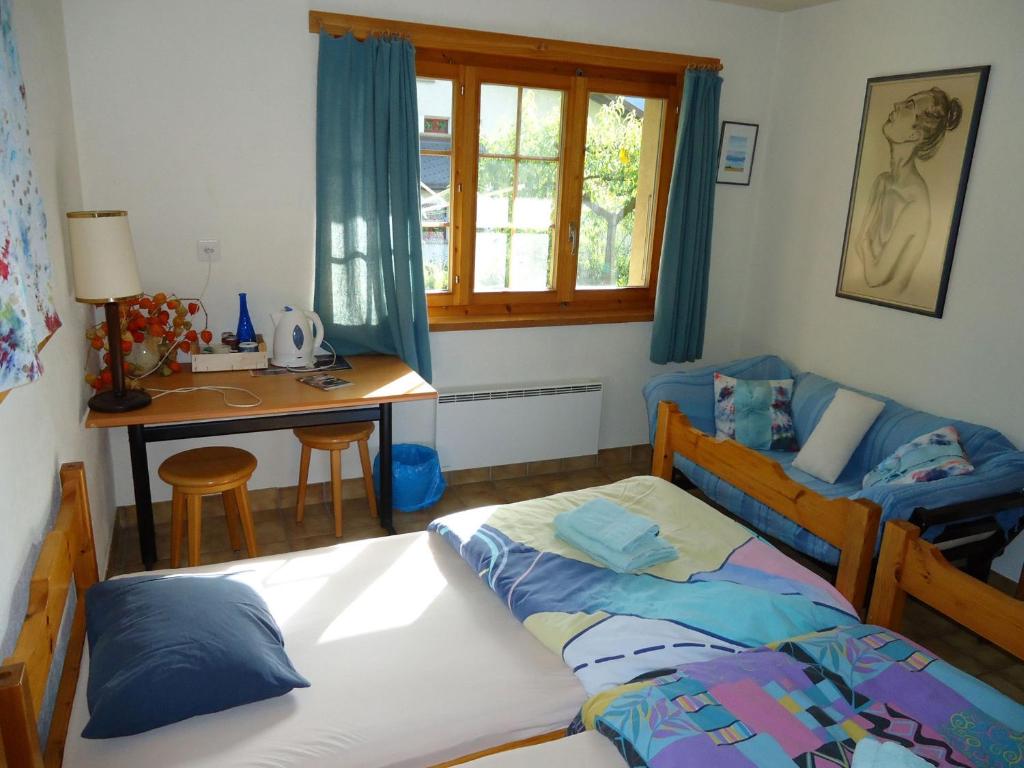 Postel nebo postele na pokoji v ubytování BnB Claudy et Elizabeth Michellod-Dutheil