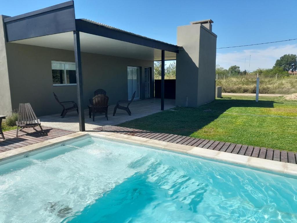 a swimming pool in the backyard of a house at Complejo Ñata Casa in Gualeguay