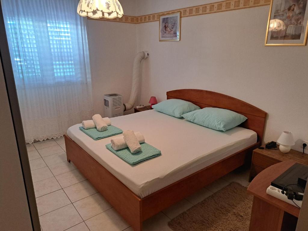 Postel nebo postele na pokoji v ubytování Apartman LETI