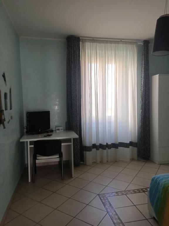 Telewizja i/lub zestaw kina domowego w obiekcie Pasubio House Intero appartamento