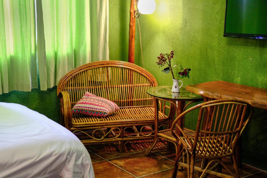Postel nebo postele na pokoji v ubytování YangShuo Eden Inn