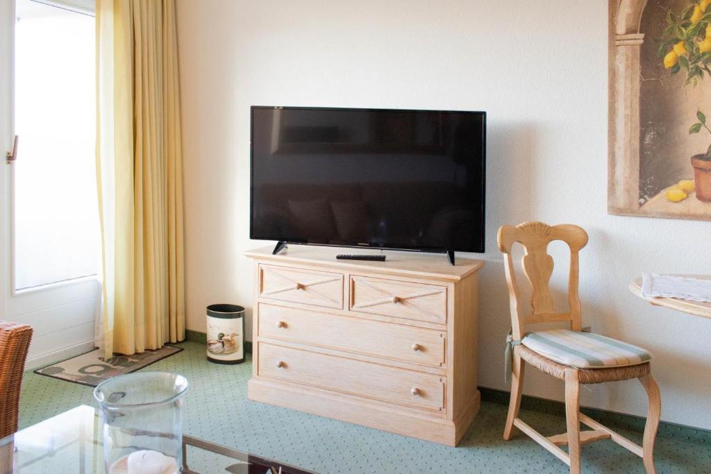 TV a/nebo společenská místnost v ubytování Ferienwohnung Residenz App 812 - Timmendorfer Strand