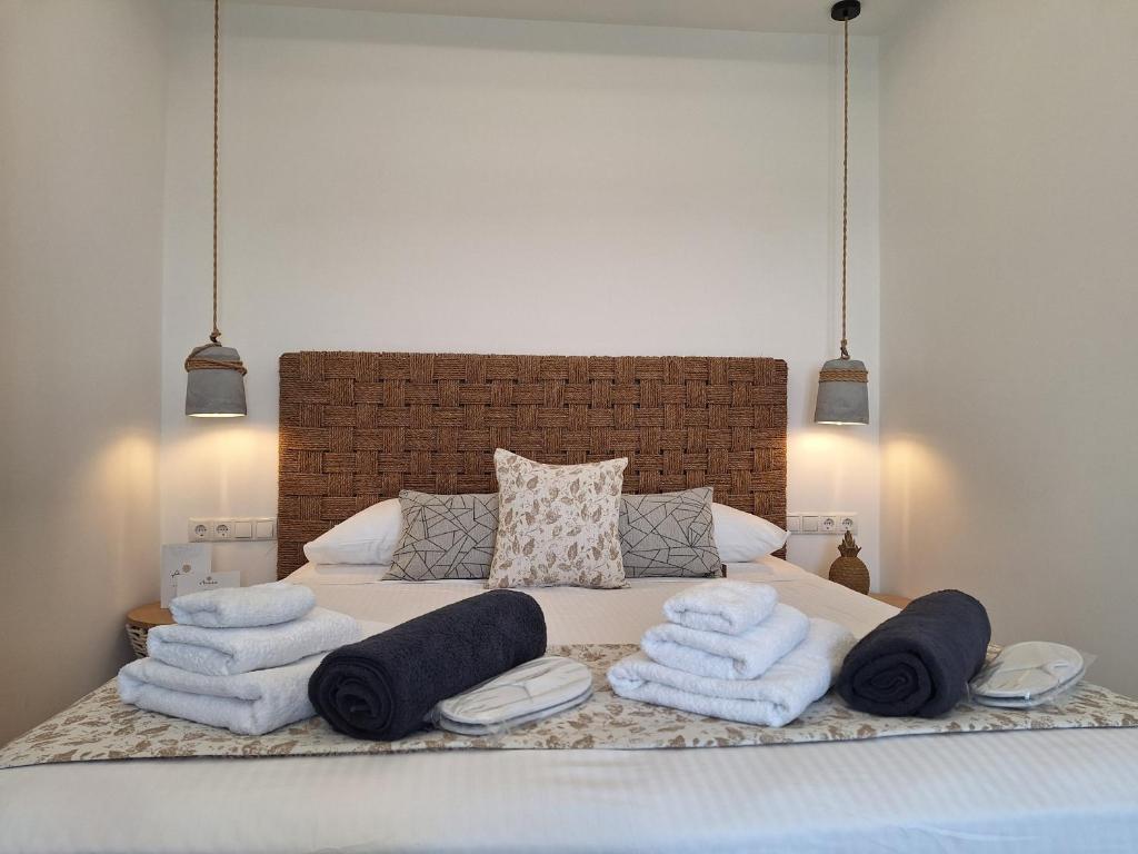 Anais Of Naxos tesisinde bir odada yatak veya yataklar
