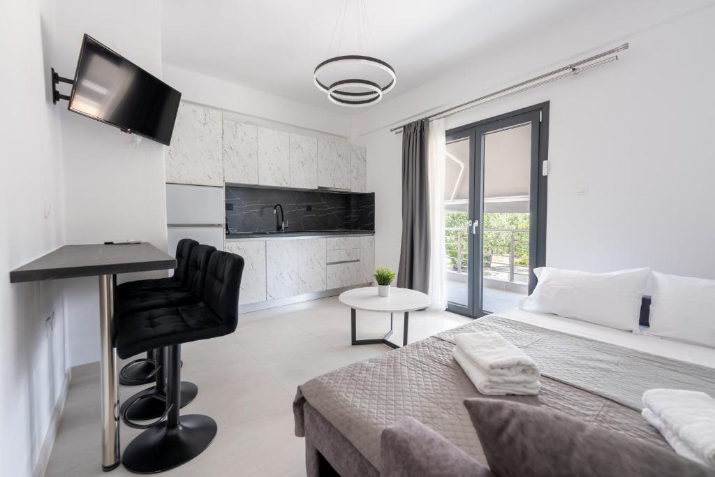 a bedroom with a bed and a desk in a room at Central Square View Flogita in Flogita