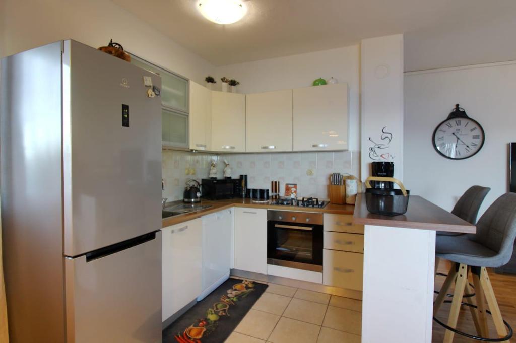 Kuchyňa alebo kuchynka v ubytovaní Apartment Bečica
