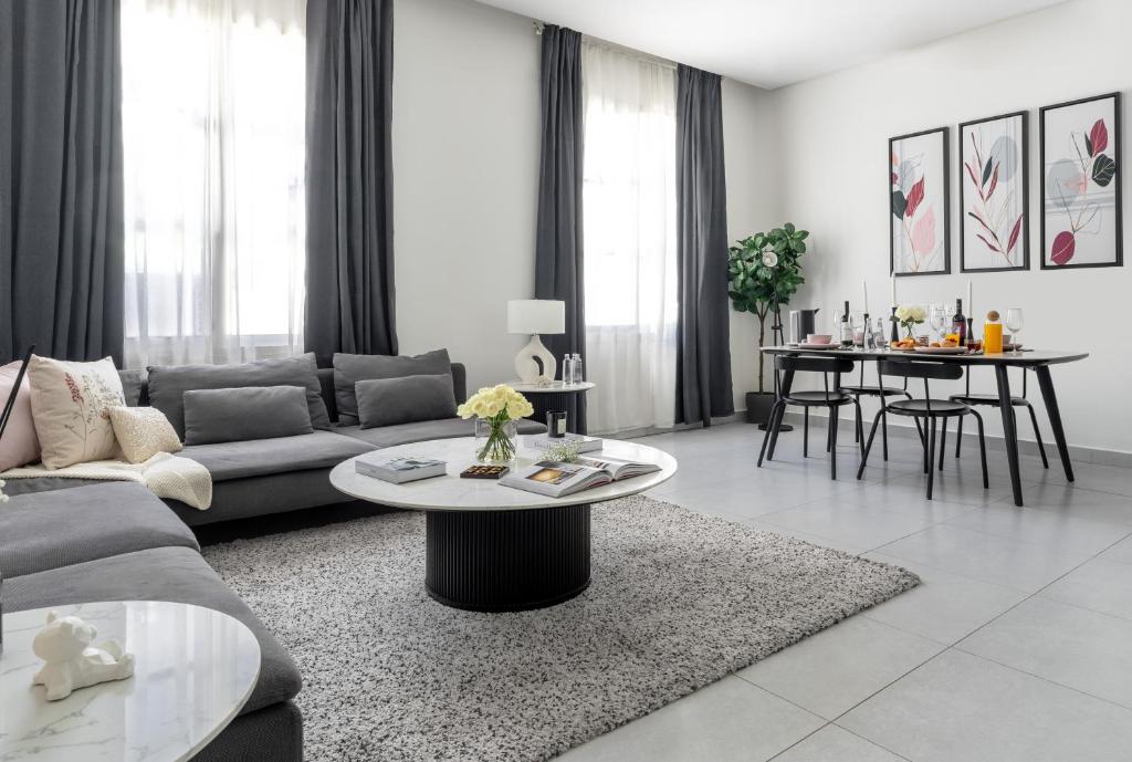 2BR Luxury Stay I 5 Min to Boulevard
