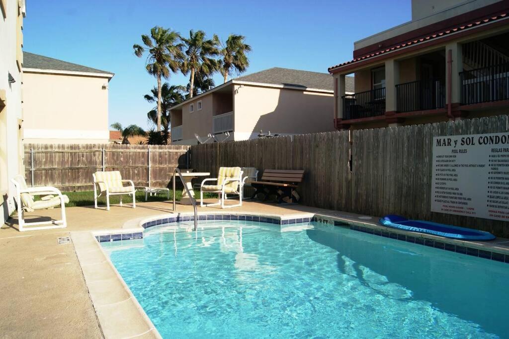Πισίνα στο ή κοντά στο Mar Y Sol #6 LUXURIOUS CONDO 3 minute walk to beach access