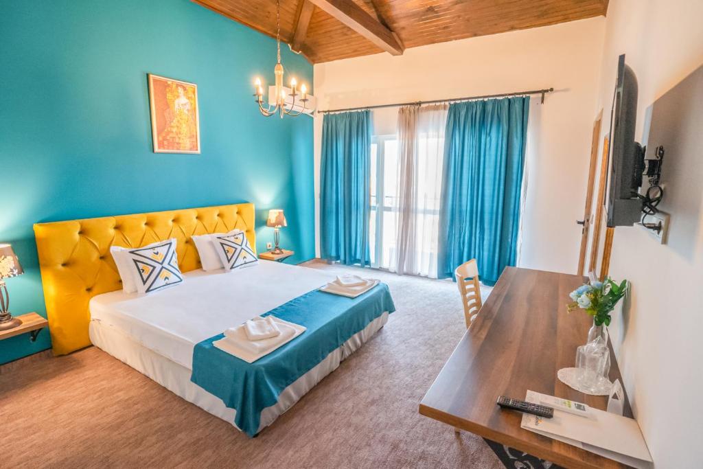 Postel nebo postele na pokoji v ubytování Royal Calisto Hotel