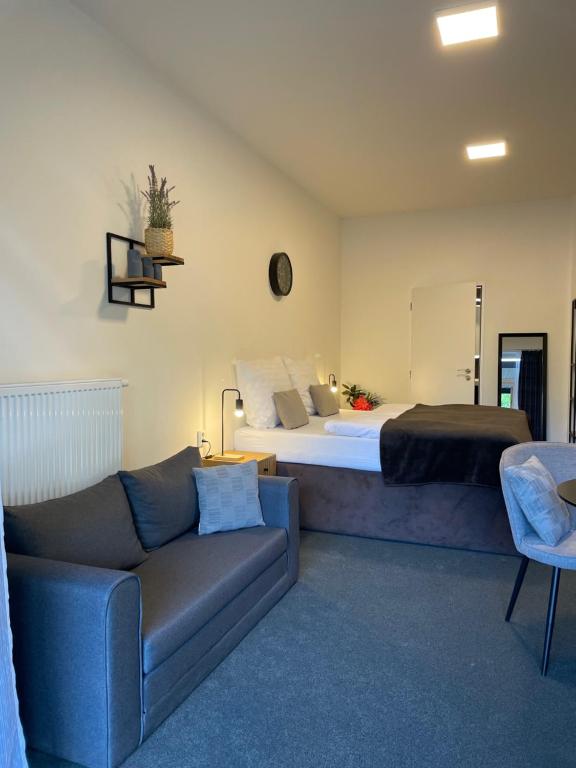 Postel nebo postele na pokoji v ubytování Apartmány Hrázní