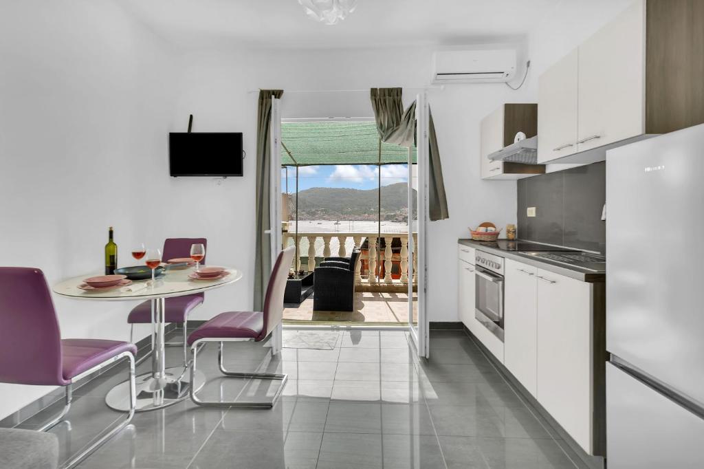 Kuchyň nebo kuchyňský kout v ubytování Casa Del Porto - Vis