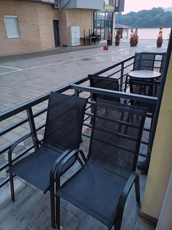 Balkón nebo terasa v ubytování Prenoćište SILVER LUX Srebrno Jezero