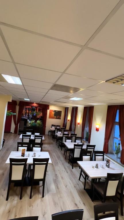 Restaurace v ubytování Hotel Alento im Deutschen Haus Restaurant Olympia