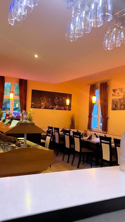 Restaurace v ubytování Hotel Alento im Deutschen Haus Restaurant Olympia